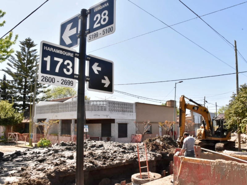 Colocación de un colector cloacal sobre calle 173